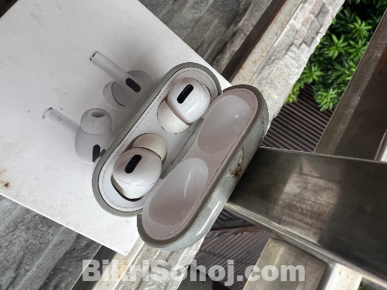 Apple AirPods Pro 1st Generation